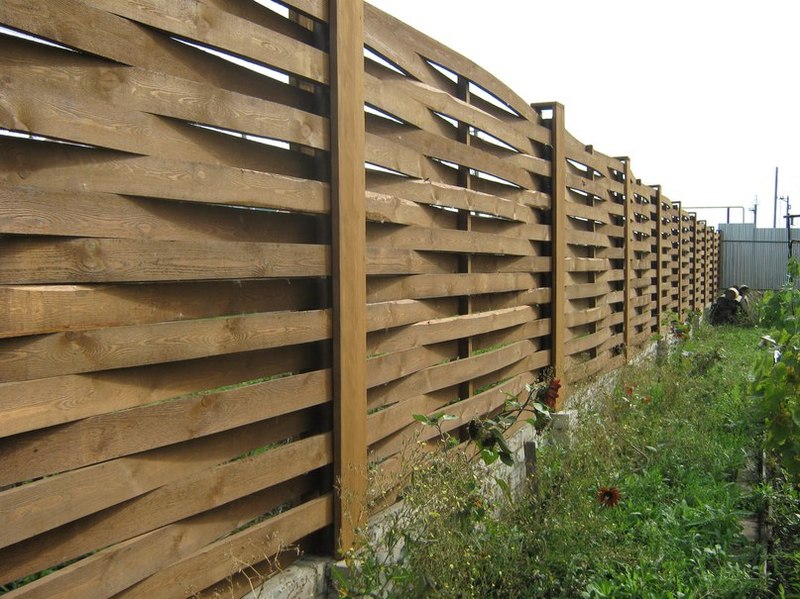 Clôture en bois mince