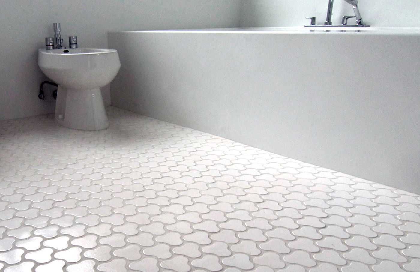 carreaux de céramique dans la salle de bain