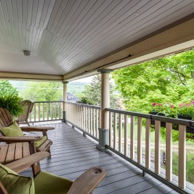 Terrasse extérieure avec garde-corps combiné