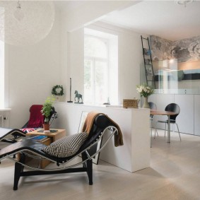 Kitchen-living room in stalin with high ceilings