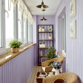 Intérieur d'un balcon dans un appartement moderne