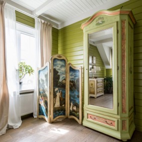 Armoire en bois dans une maison de campagne