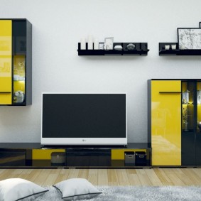 Conception modulaire de mur jaune-noir