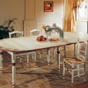 Table à manger en bois rustique