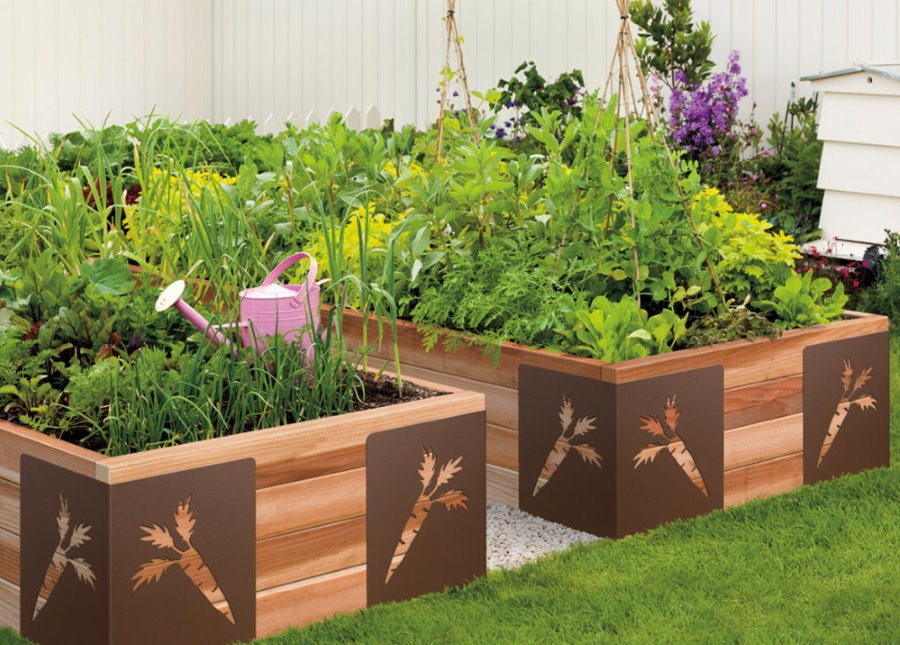 Beaux lits de jardin en planches de bois