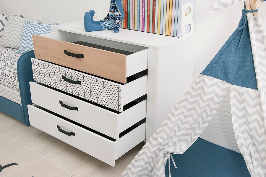 Linnen dressoir voor een lichte kinderkamer