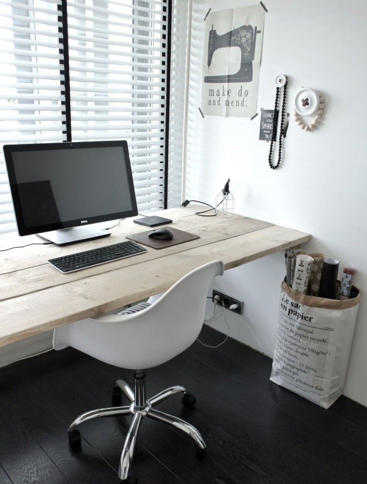 Do-it-yourself window sill table para sa isang lugar ng trabaho