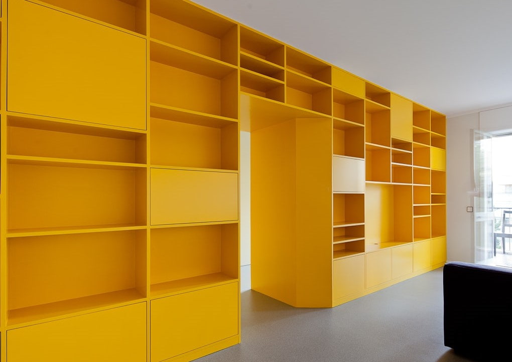 Armoire en tôle jaune